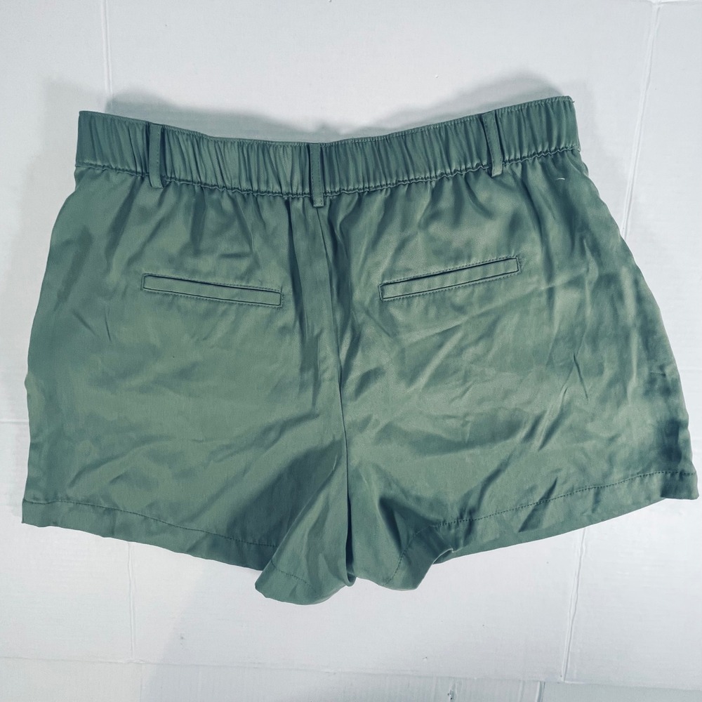 LOFT Womens Pleated Pull On Shorts Olive Green Lyocell Size 14 Elastic Waist - Picture 2 of 8